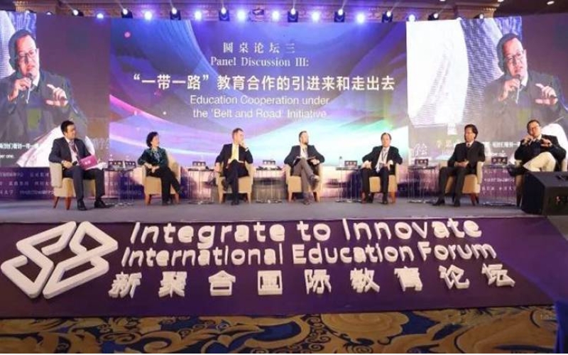 參加敦煌教育文化論壇專(zhuān)家學(xué)者考察我市教育文化工作