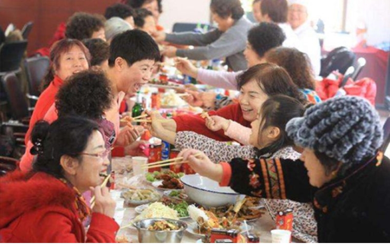 敦煌社區舉辦“左鄰右舍話(huà)端午，鄰里一家親”端午節活動(dòng)暨第十三屆百家宴活動(dòng)